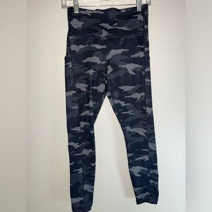 Athleta Camo Black Grey Workout Stretch Leggings Size XS